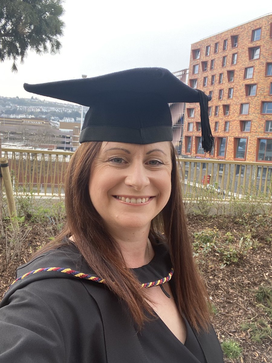 Diolch i <a href="/UWTSD/">University of Wales Trinity Saint David</a> a staff <a href="/APLPteach/">APLP: Teacher Education - PDPA: Addysg Athrawon</a>  am seremoni raddio hyfryd ddoe. Thank you for a lovely graduation ceremony yesterday at the <a href="/ArenaSwansea/">Swansea Building Society Arena</a> #pgce #tar