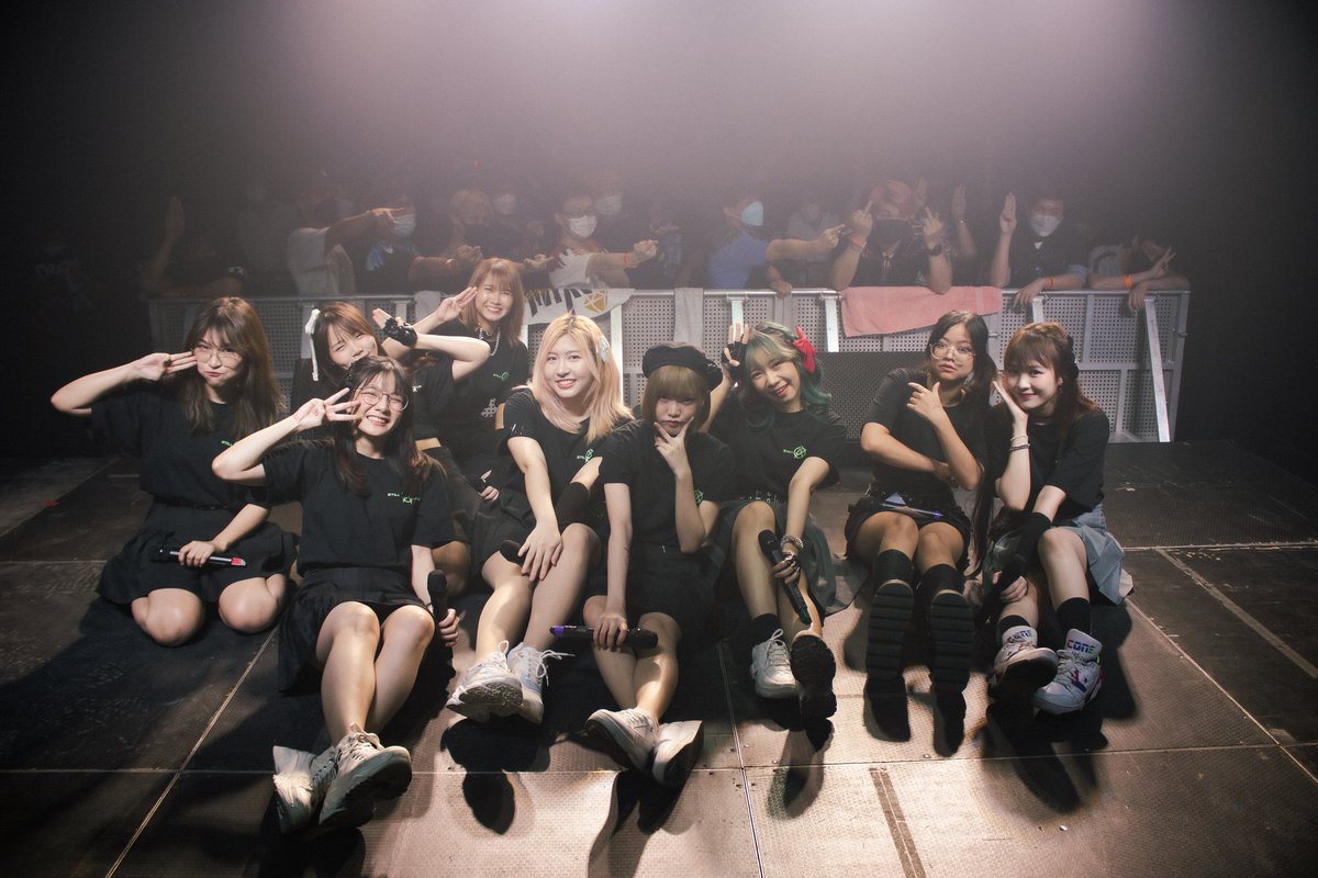 akirakuroidol's tweet photo. จบไปแล้วกับงาน #BLAZELIVE VOL. 6 ในวันอาทิตย์ ที่ 27 มีนาคม ที่ผ่านมา
.
พวกเราขอขอบคุณทีมงาน @blazeidollive ทุกๆคนที่อยู่เบื้องหน้าและเบื้องหลัง ทุกๆคนครับ 
และที่ขาดไม่ได้ เราขอขอบคุณแฟนๆครอบครัว #AKR ทุกๆคน ที่คอยสนับสนุนพวกเรามาตลอดเลยนะ
.
https://t.co/MZLQFbps2O
.
#AKIRAKURØ https://t.co/CsmxX8fHTk