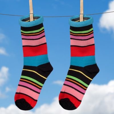 15 пар носков. Носки на веревке. Полосатые носки на веревке. Носки небо. Socks картинка.