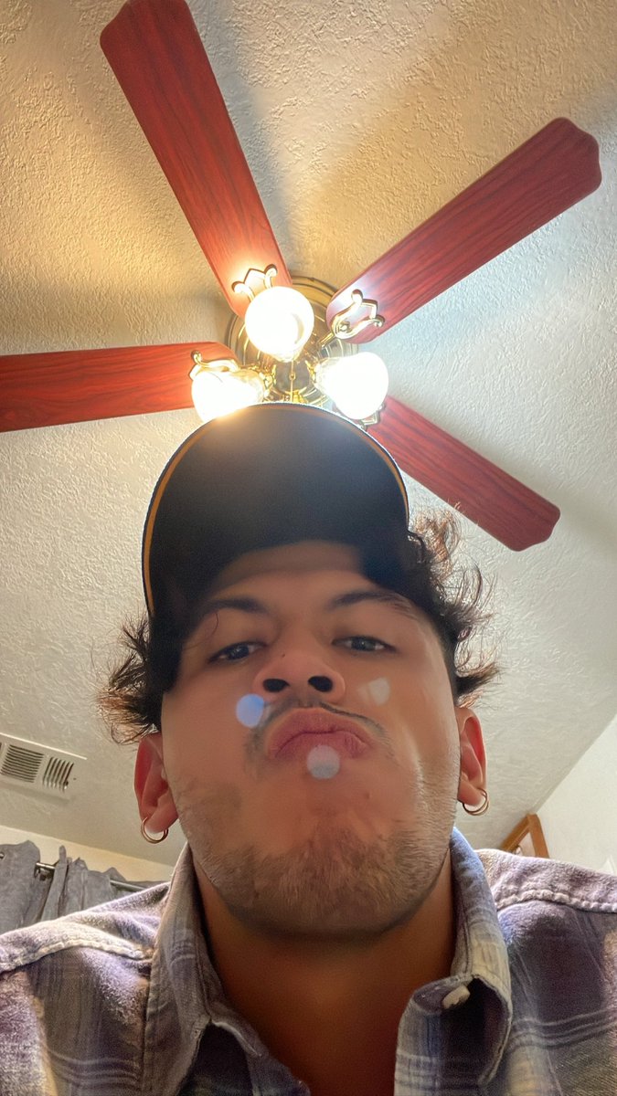 Fatnando's tweet image. yes i know the hat looks stupid