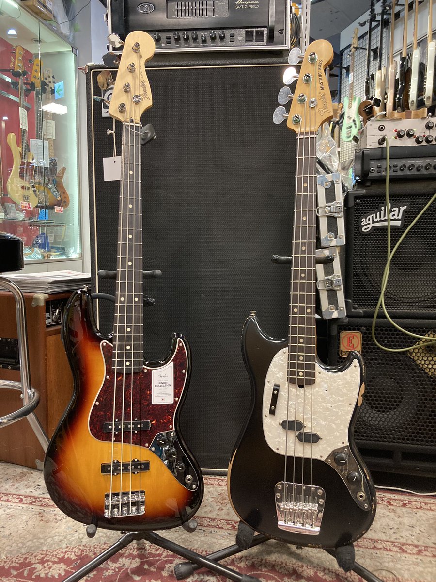 1484shibuya's tweet photo. 【#渋谷店ベースフロア】#Fender #MadeinJapan #JuniorCollection #ジュニアコレクション #ジャズベース #サイズ比較 ムスタングベースと同じくらいのサイズ感で扱い易いですよ☺︎
3TS商品ページはこちら💁♂️
https://t.co/dY0zCCUarN
隣のJMJ Road Worn Mustang Bass Black
https://t.co/CCal4HzWpi https://t.co/smntY85NYI
