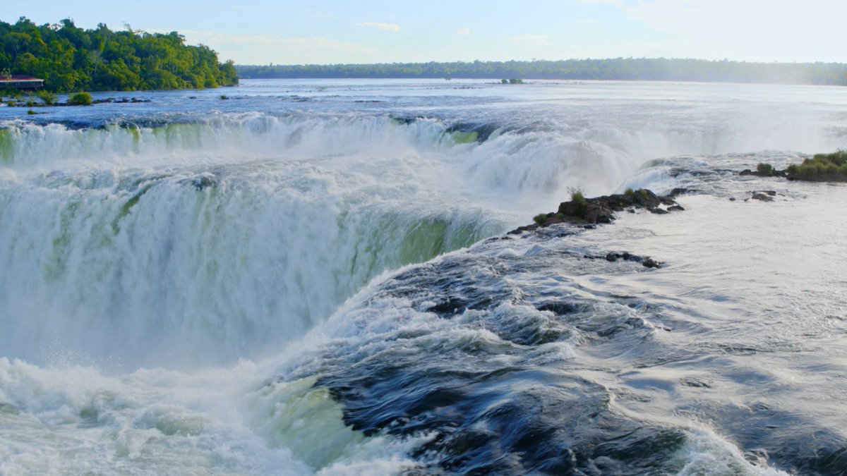 番組は、ついに26年目に突入。ありがとう！４月３日は、空からタップリと迫る『イグアスの滝』です。最大落差80メートルの崖を、毎秒7000トンもの水が流れ落ちます。