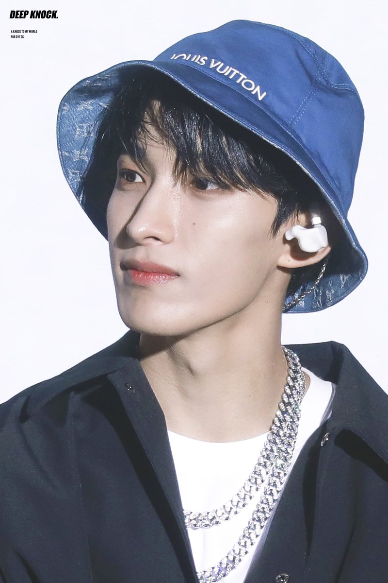 DeepKnock218's tweet photo. 220326 캐럿랜드

너 무슨 동화속에 나오는 사람같아...

#도겸 #석민 #DK #ドギョム #세븐틴  #SEVENTEEN  #똑똑민 
@pledis_17 https://t.co/7kP3HTwEbR