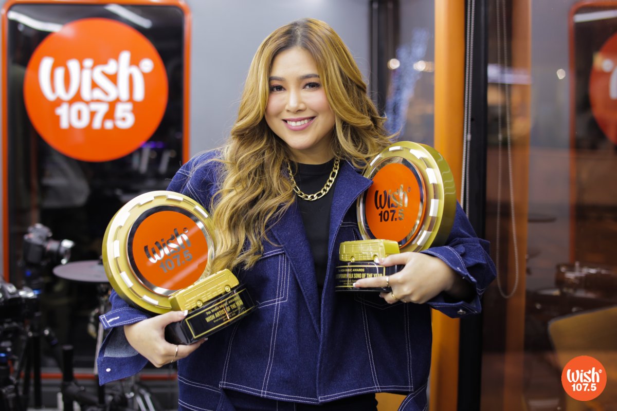 wish1075's tweet photo. IN PHOTO: Premier OPM hitmaker @moiradelatorre just got her #WishMusicAwards trophies for the Wish Artist of the Year award and Wish Contemporary Folk Song of the Year award for the song "Paubaya."

For the complete list of 7th WMAs winners, please visit: https://t.co/oCpr8nP318 https://t.co/jqAgUavPTj