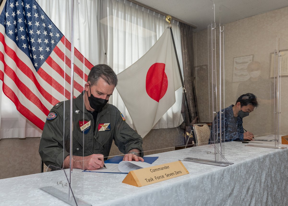 US7thFleet's tweet photo. Commander, Fleet Air Force JMSDF Vice Adm. Futakawa Tatsuya and #CTF70 Rear Adm. Michael Donnelly, along with their staffs, met to discuss opportunities for strengthening bilateral integration and coordination.
#US7thFleet #FreeandopenIndoPacific @USNavy @jmsdf_pao_eng https://t.co/fKmxkEvnth