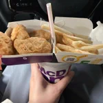 ナゲットの箱の穴ってこのためにあるんかな!？車内でもハッピーセットを食べてもらえる方法。