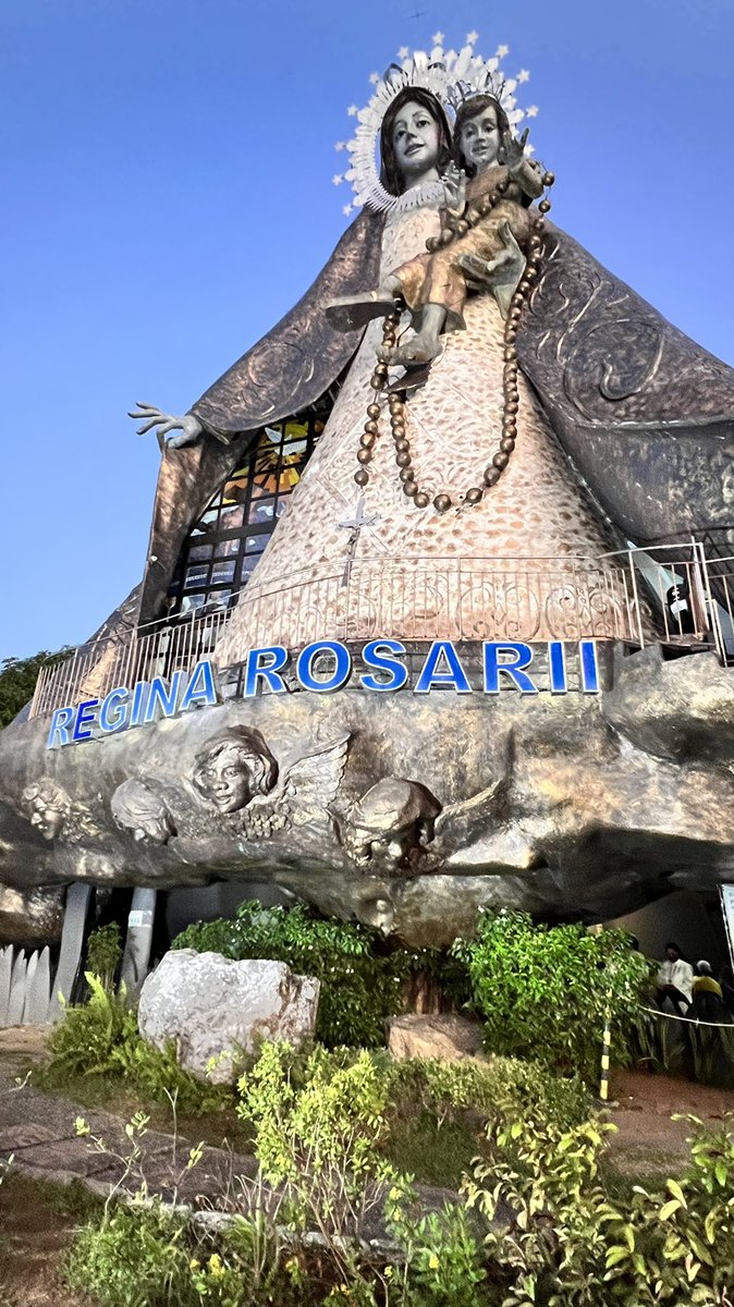 beezzz_c's tweet photo. Our Lady Regina Rosarii On Top Of The Hill is waiting for you….. 🙏❤���🙏 https://t.co/bjW1kefA6W