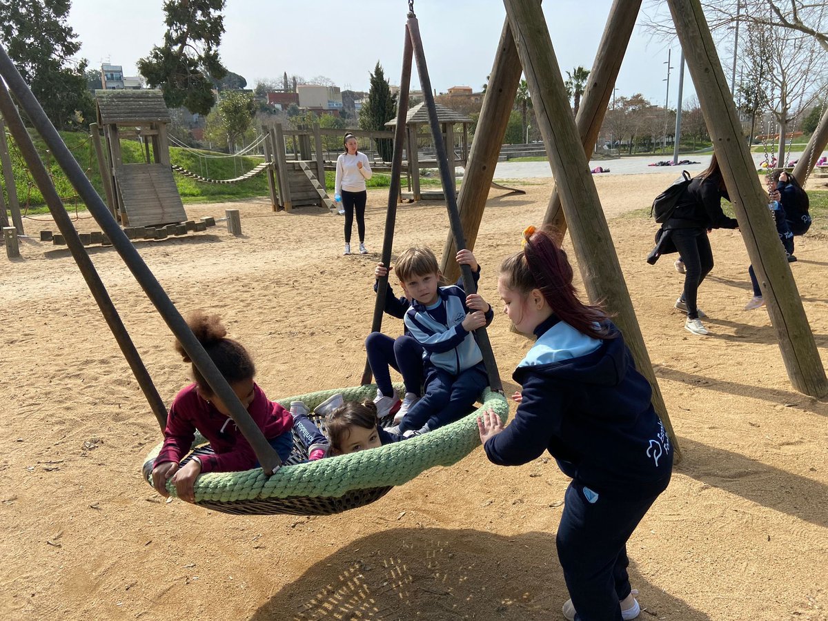 escfonlladosa's tweet photo. A Infantil, donem la benvinguda a la primavera. Matí de jocs, amistat i aventures al parc. #escolesfonlladosa #latevahistorialanostraescola #infantil_fonlladosa https://t.co/XrjWYFtVFq