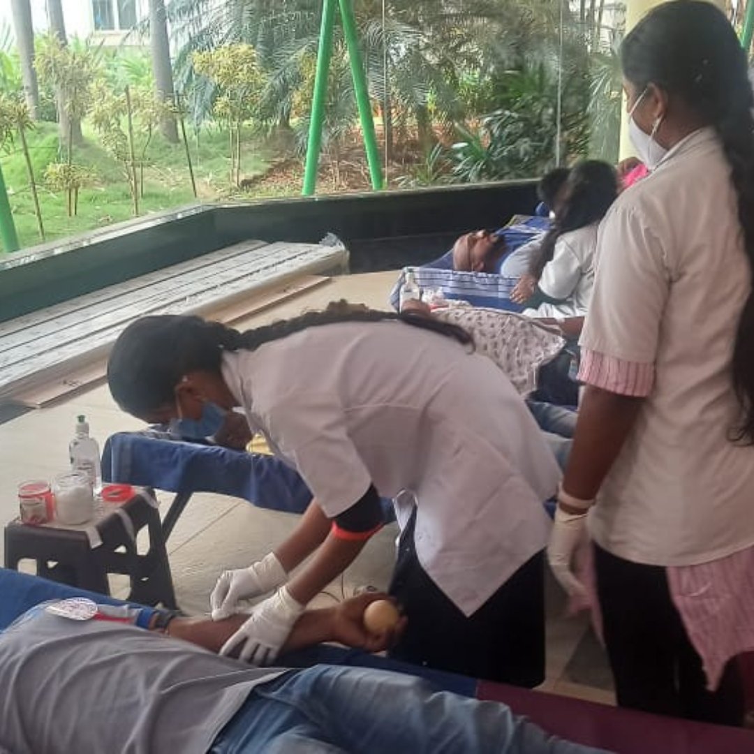 milliontreebil1's tweet photo. The entire country was mourning on martyr’s day. To remember the sacrifice of our noble freedom fighter, Million Trees and Billion Smiles Foundation organized a free blood donation camp on the 23rd of March 2022.
#martyrsday2022 #Victoriahospital #MillionTreesBillionSmiles #genex https://t.co/42QKxRca0L