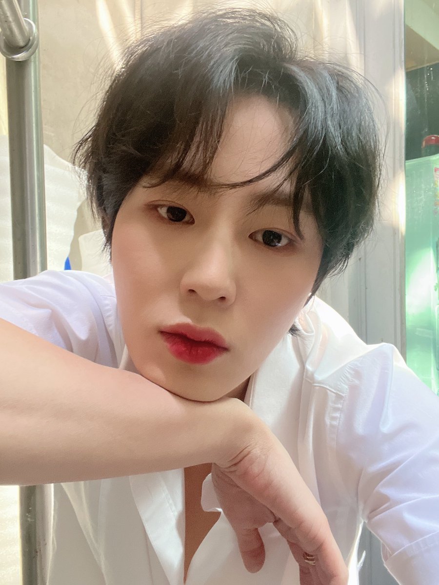 📸
함께여서 즐거웠던 [COTTON CANDY]🍭

하늘 여러분과 약속한 
퇴폐 3종 셀카가 도착했습니다💋

#하성운 #HASUNGWOON
#하늘 #HANEUL