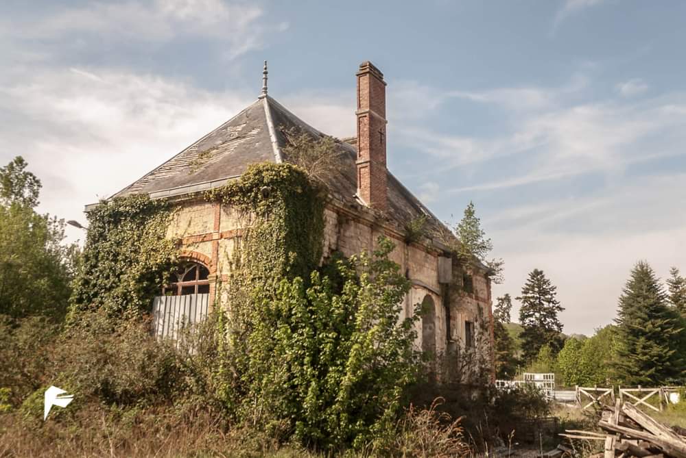 GlauqueLand's tweet photo. Si vous avez raté ma page sur le Château de #Bonnelles (réhabilité), voici quatre photos tirées d'une série faite par Florent Dubois. Pour voir la série complète, rendez-vous ici : https://t.co/pQnJOVhJ8q Pour ma page, rendez-vous là : https://t.co/6woFenhILs https://t.co/81pssyOEW6