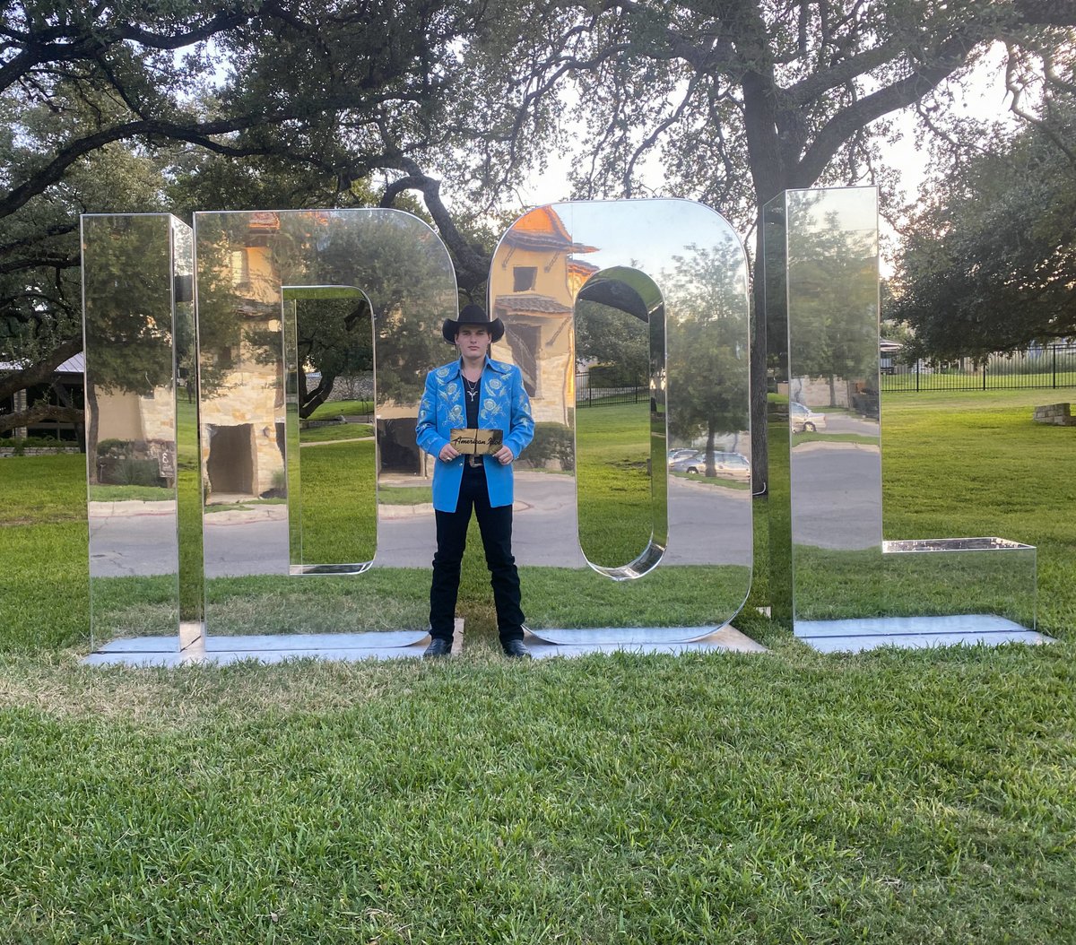 Secret’s out….I got the golden ticket 🎫 My audition didn’t air, but stay tuned to my page for behind the scenes &amp; updates of my journey to Hollywood! 

#JoediSilvers #JoediSilversAmericanIdol