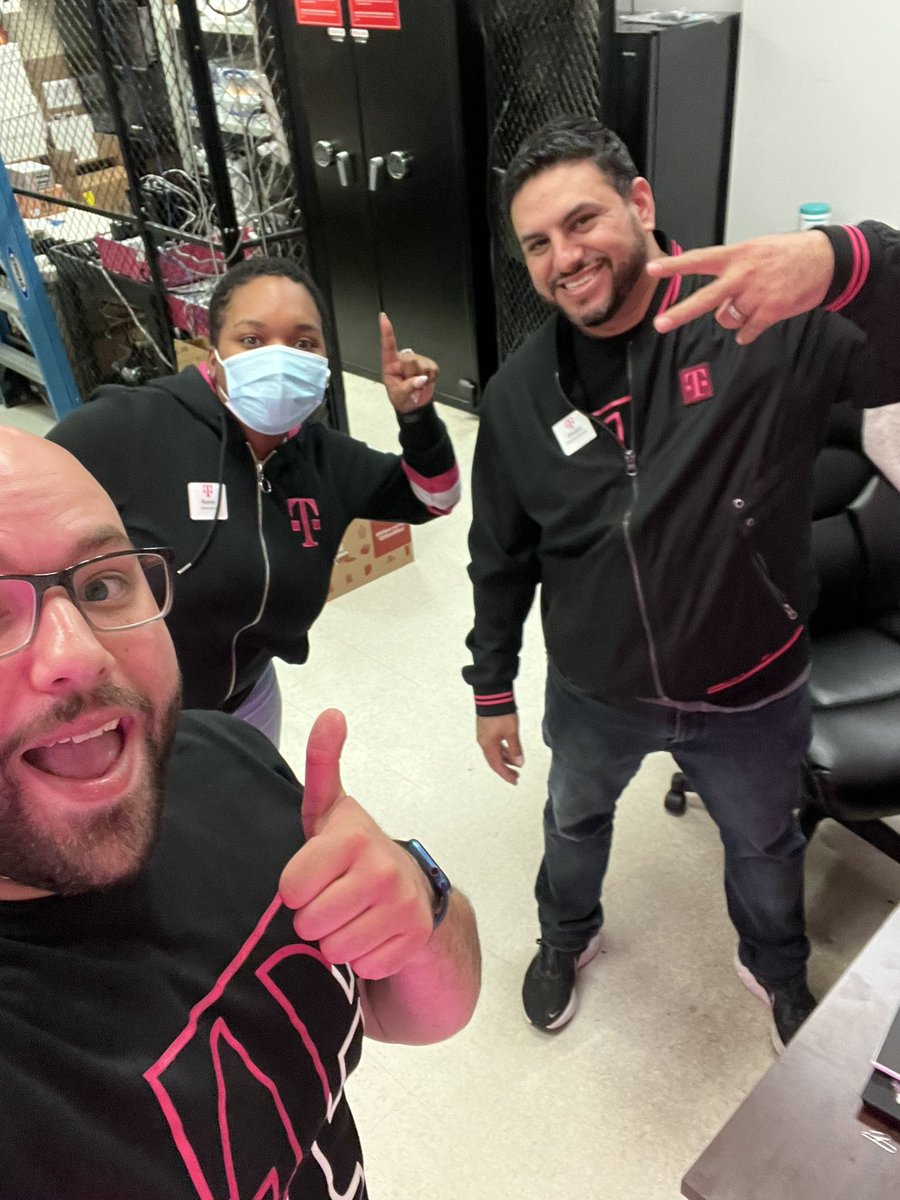 yeahitsmeRP's tweet photo. First day in the books… I’ve made my first tik tok (apparently I dropped it low 🤦‍♂️) and I connected with a team looking to win! Looking forward to making big moves! MDMs are making money moves! #WhyNotToday? #HSI #MagentaSharks #MidwestMagic https://t.co/ej6eYMHC4d