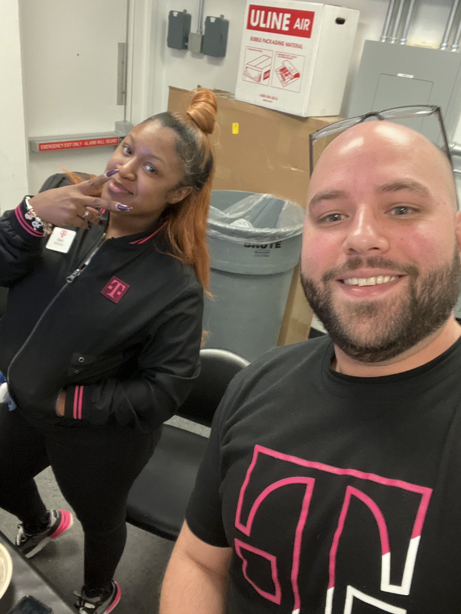 yeahitsmeRP's tweet photo. First day in the books… I’ve made my first tik tok (apparently I dropped it low 🤦‍♂️) and I connected with a team looking to win! Looking forward to making big moves! MDMs are making money moves! #WhyNotToday? #HSI #MagentaSharks #MidwestMagic https://t.co/ej6eYMHC4d