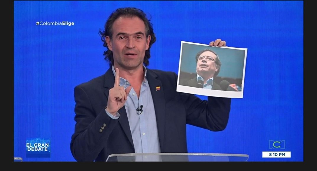 GatoPrecioso1's tweet image. El único programa de gobierno de #FicoGanador es estar encacorrado de #petro la única neurona útil es hacer campaña hablando mal de otros #patetico #bruto #sinneuronas #ficoñero #lenguabifida