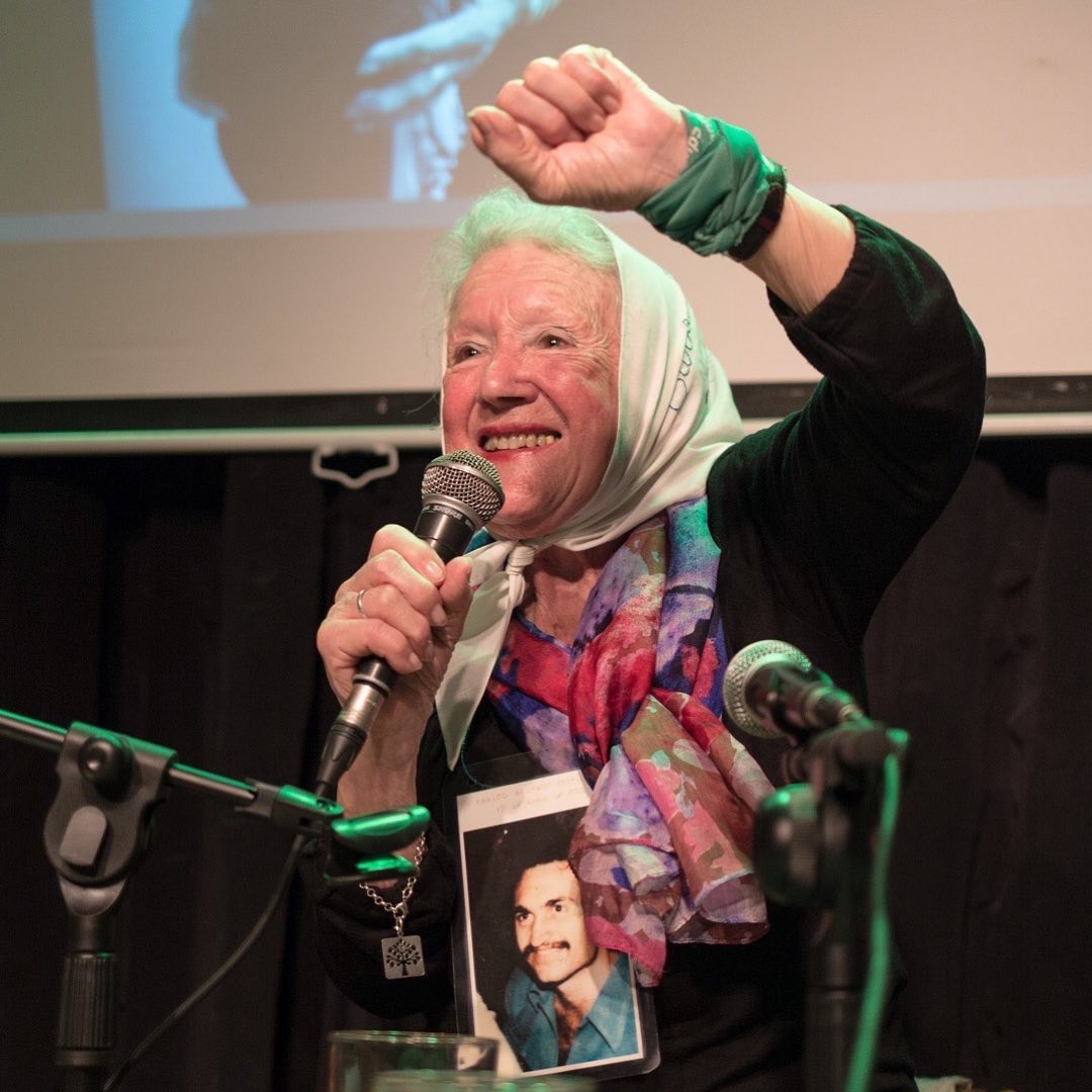 fmlatribu's tweet photo. ✊ ¡FELIZ CUMPLEAÑOS NORITA! ✊

Madre de todas las batallas. Nuestra superheroína de los derechos humanos, de la memoria, la verdad y la justicia 🤍⁣⁣
⠀⠀⠀⠀⁣⁣
📸 Entrevista @marencoche887 con Norita y Gerardo Szalkowicz, autor de: “Norita. La Madre de todas las batallas” https://t.co/yffjCcJKyf