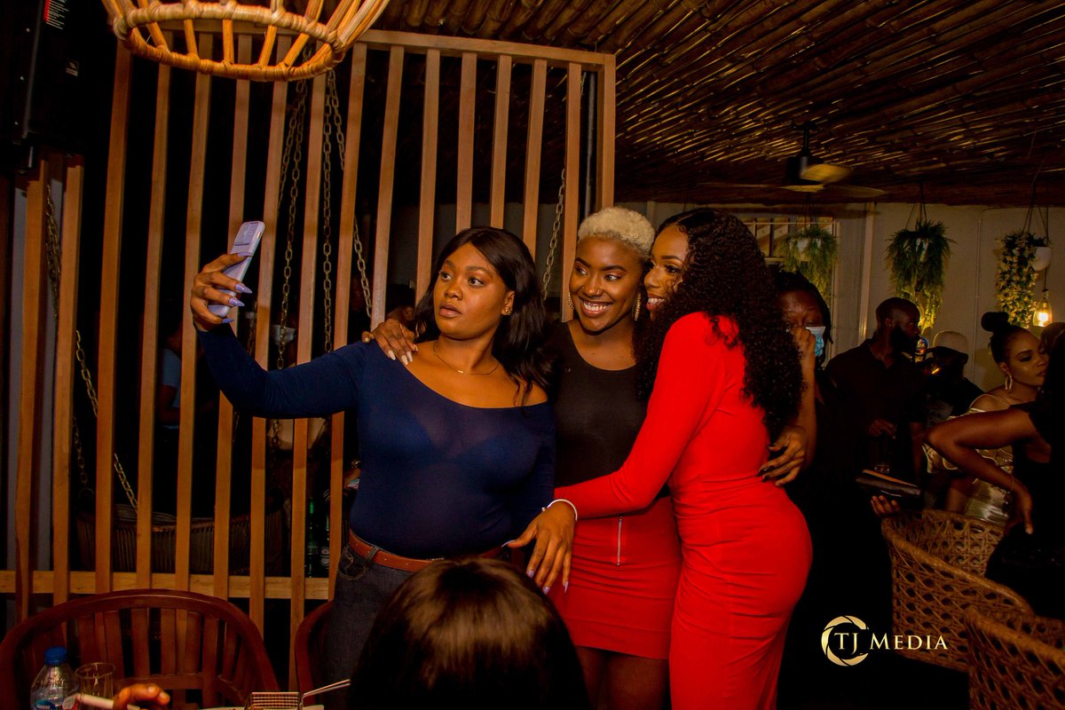 Dark Phoenix tweet media