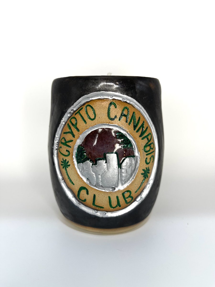 MKUltraNFT's tweet photo. @CryptoCannaClub #cryptocannaclub #CCCArtContest I hand made this @CryptoCannaClub candle 🔥the other two finished products will be posted tomorrow and Wednesday 👀 https://t.co/XpPxXVaxZn