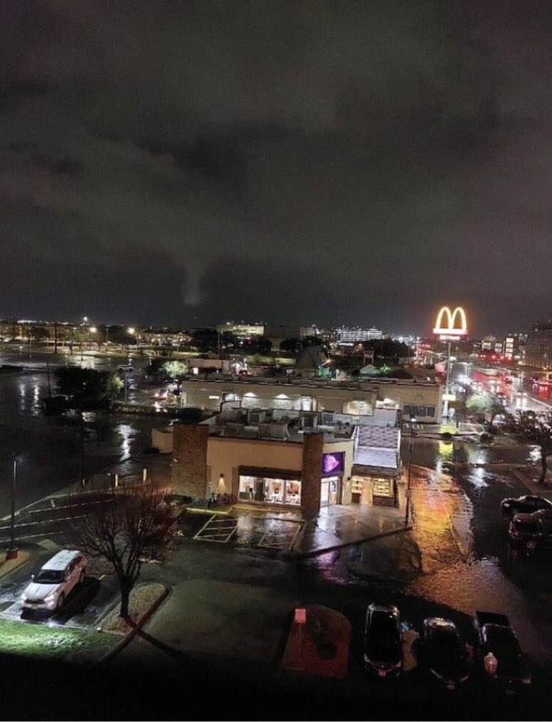 OldRowAggies's tweet photo. College Station, TX circa 30 minutes ago https://t.co/Aj0LWyO5VQ