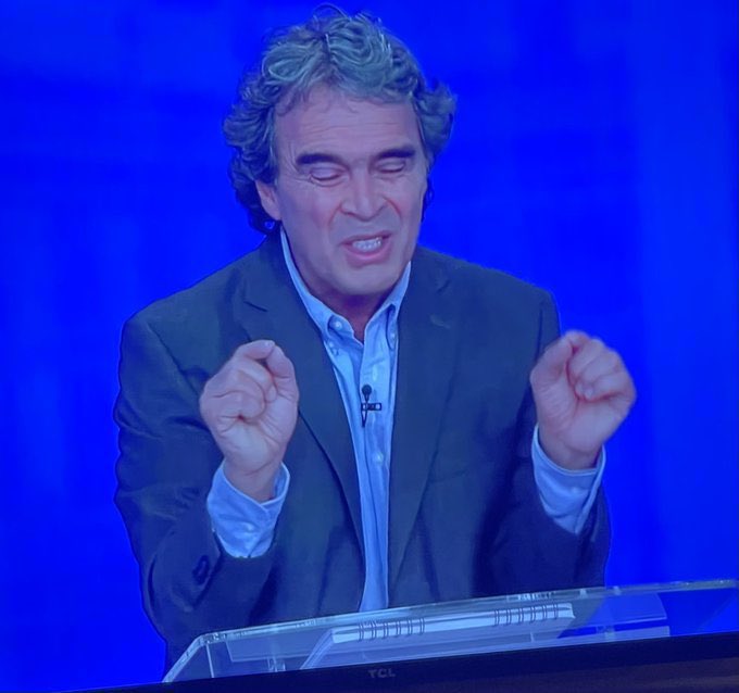 Cuando te cae líquido de la bolsa de basura en el pie.