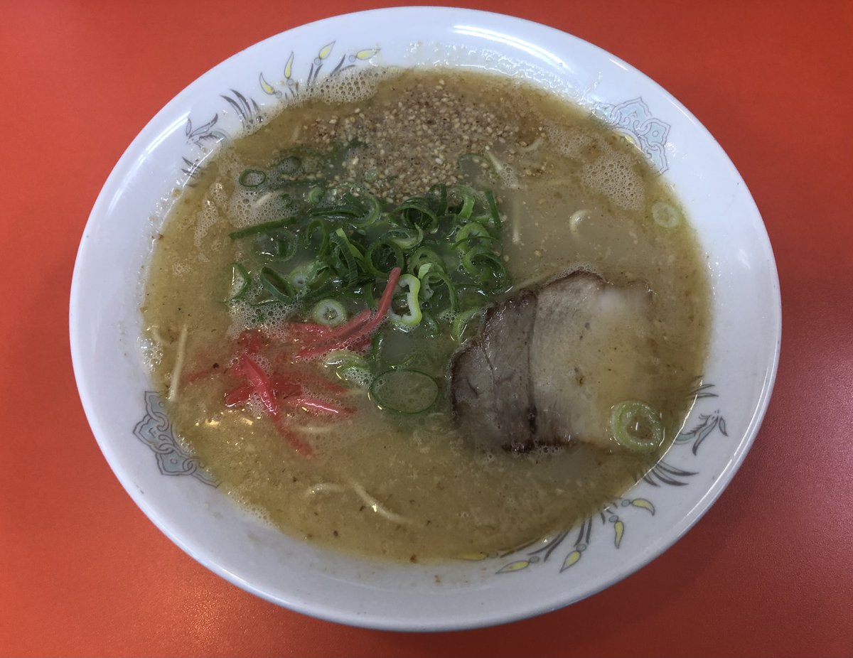 【宝龍】糟屋郡宇美町の「味の店宝龍」でラーメンを頂きました。良くも悪くも昔ながらな感じの普通のとんこつラーメンでした。地元で愛されているお店なんでしょうか？