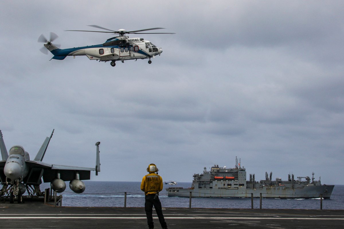 Special Delivery 🚁 📦 

An AS332 Super Puma transports cargo to the flight deck of @CVN_72 from the @MSCSealift  #USNSMatthewPerry (T-AKE 9) during a RAS. 

Abraham Lincoln Strike Group is on a scheduled deployment @US7thFleet AOR in support of a #FreeAndOpenIndoPacific.