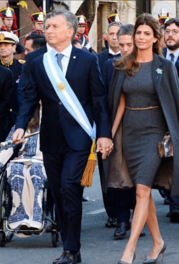 ElCara333_'s tweet photo. Mi Presidente Mauricio Macri rompió un ciclo al dejar de participar . 
Macri no robó , no necesito fueros y en su mandato Le abrió las puertas al mundo . Pero nunca nos saco las llaves . Es lo más grande que hay . Lo voto mil veces más ❤️
@mauriciomacri https://t.co/9PDYF6ydt7
