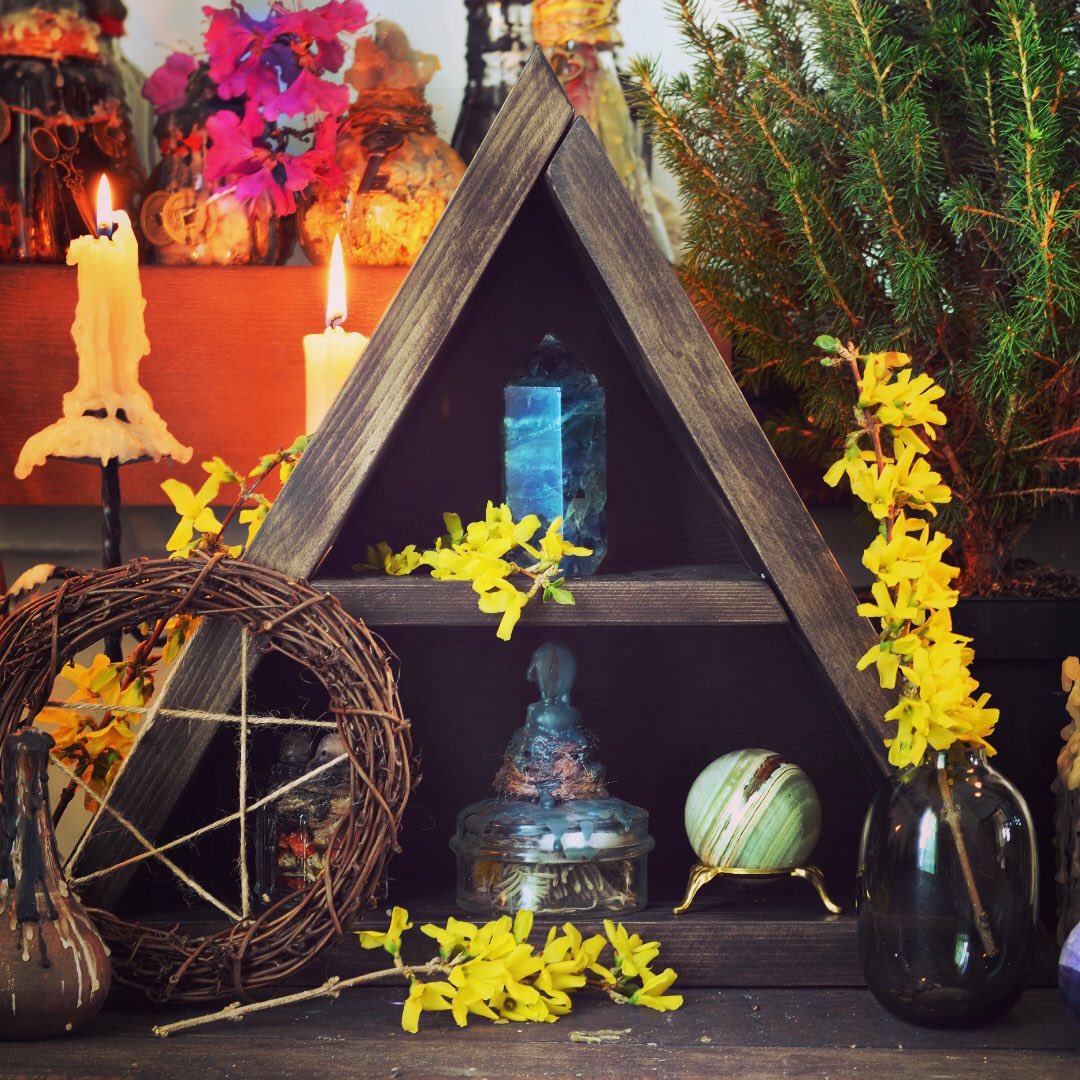 pendulum_planet's tweet image. Celebrate and Utilize the Energy of Ostara: Spring Equinox 🌷☀️🌸🌹
pendulumplanet.com/blogs/planetar…