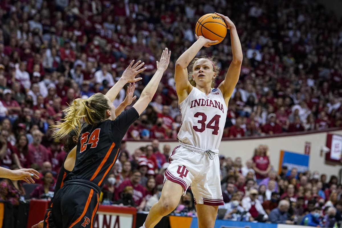 usatodaysports's tweet image. Big Ten women having a better tournament than the Big Ten men.

Indiana joined Michigan, Ohio State and Maryland as Sweet 16 teams in the NCAA Tournament. 

Follow along with our live blog here --&amp;gt;  bit.ly/3ioeR5Y