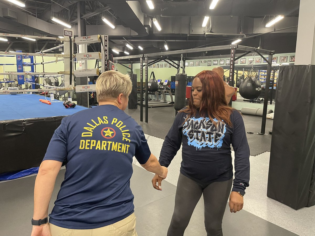 DPDLGBTQ's tweet photo. We hosted our second Transgender self defense class tonight. We learned a lot of great moves and went over a lot of great info. Join us Wednesday for our advanced self defense class. #inspired
#prideinprotection
#takebackautonomy
#selfdefense
#transpride https://t.co/OLysy7A4Fd