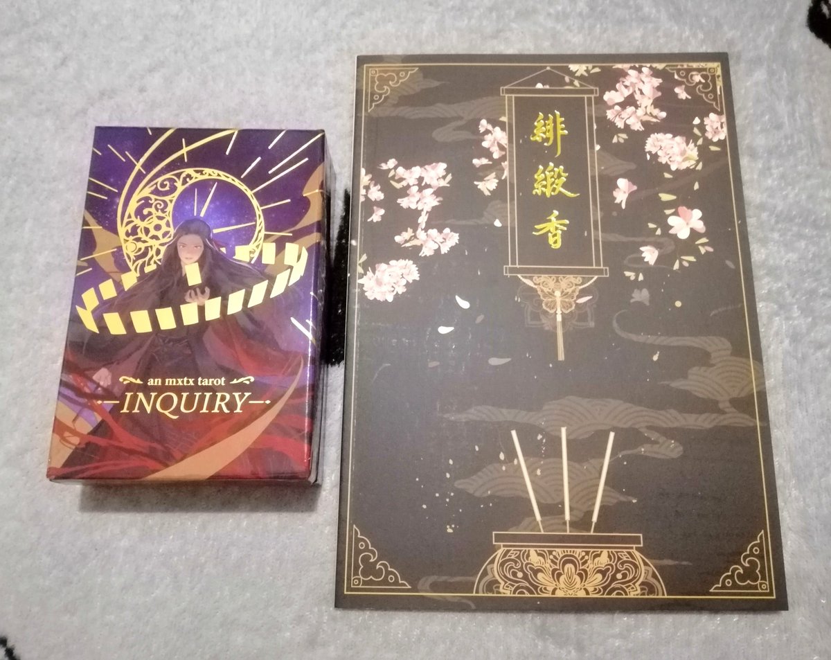 raimingfox's tweet photo. OMG GOOD MORNING SAKIN! DUMATING NA MXTX TAROT CARDS AT TGCF ARTBOOK KO 😭❤️ Thank you so much @Cucumber_Plane. Safe na safe dumating 😍 grabe ang gandaaaa

#PeerlessReviews https://t.co/zhrlim1Gmn