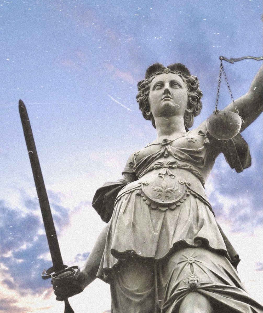 Espada - Representa a força, prudência, ordem, regra e aquilo que a consciência e a razão ditam.