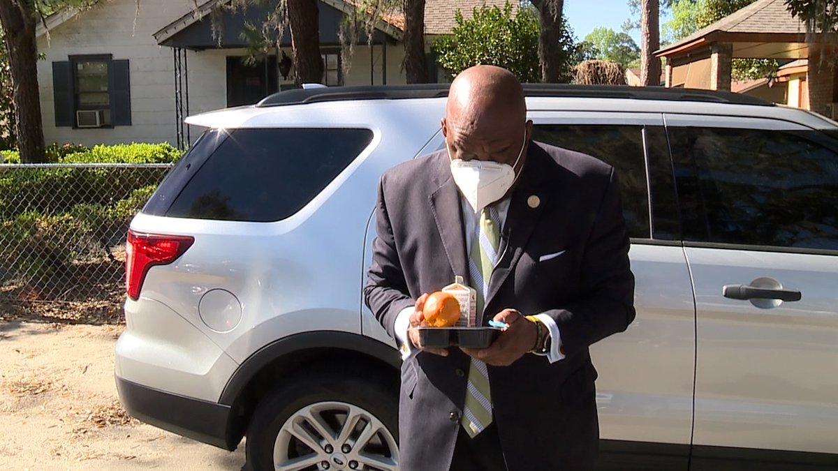 <a href="/MayorJohnsonSAV/">Mayor Van Johnson</a> delivers Meals on Wheels for a day and talks about importance of program.
bit.ly/3L43NHG <a href="/WJCLNews/">WJCL News</a> <a href="/scisavannah/">Senior Citizens, Inc.</a>