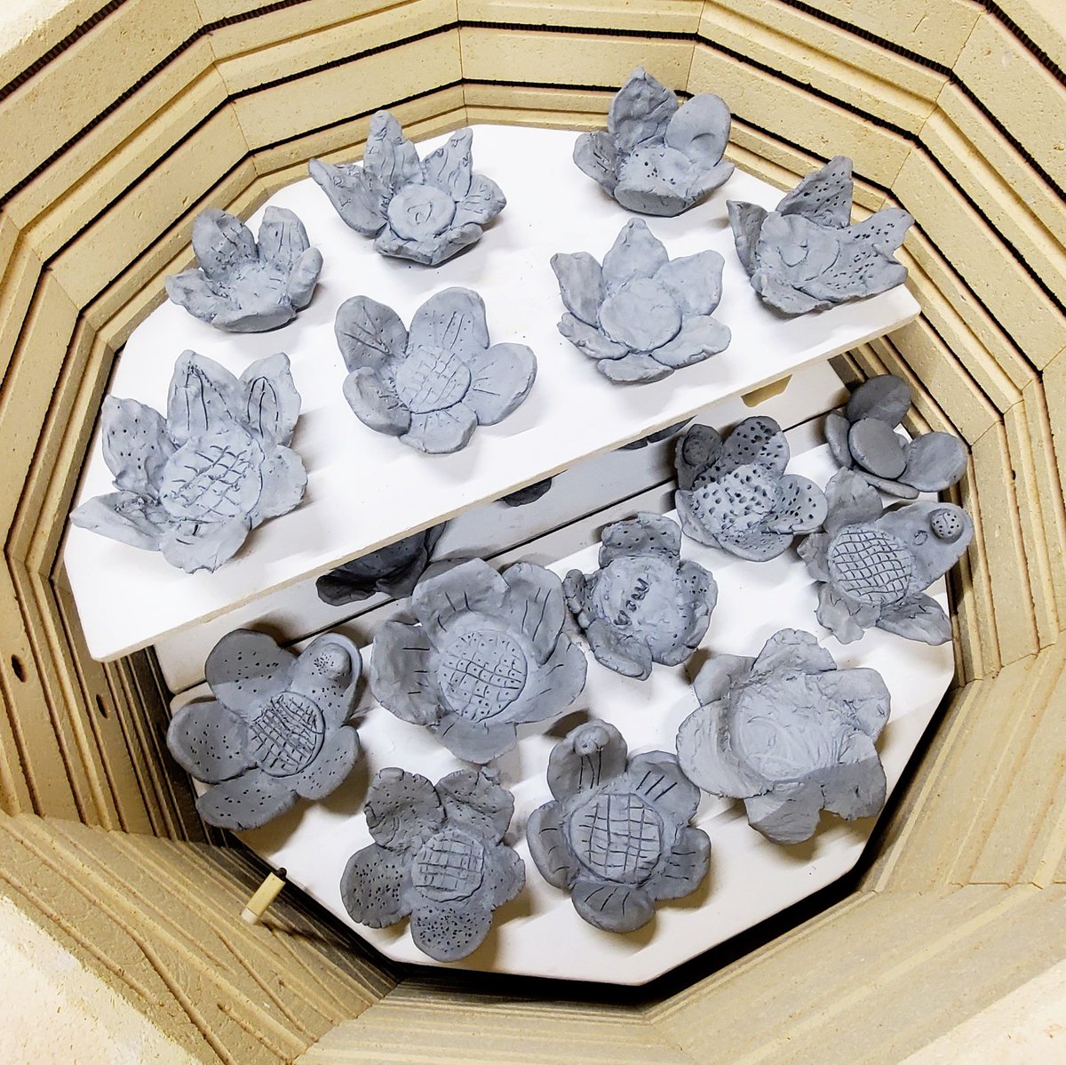 3rd grade flower bowls are ready to be fired throughout the next couple weeks! @3LilPigments <a href="/MJE3rdGrade/">MJE 3rd Grade</a> <a href="/MJEjags/">Jenks Elementary</a> #MJEart #MJEjags