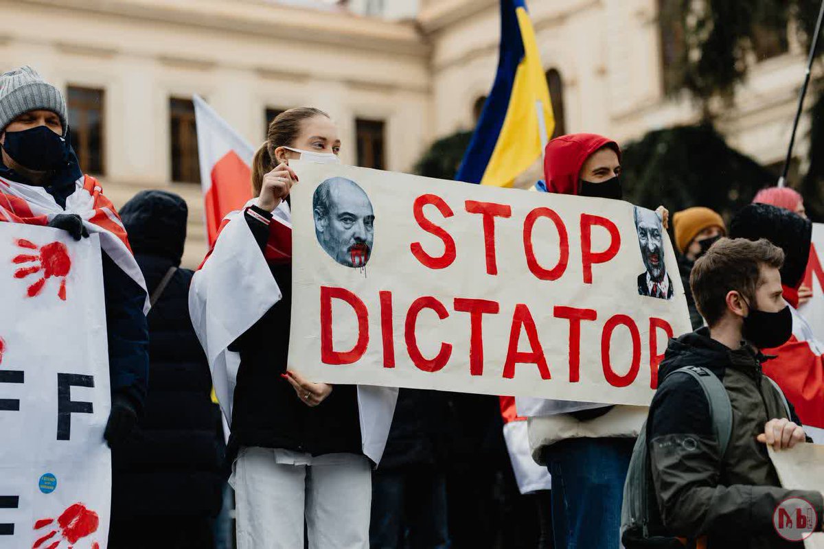 Tsihanouskaya's tweet photo. Belarusians of 🇵🇱🇫🇷🇬🇪 continue to show the solidarity with Ukraine &amp; resist Lukashenka's regime. It is crucial for us to let Ukrainians &amp; the whole world know – Belarusians #StandwithUkraine, while our own country is under de-facto occupation. https://t.co/TxkKMdF5Hb