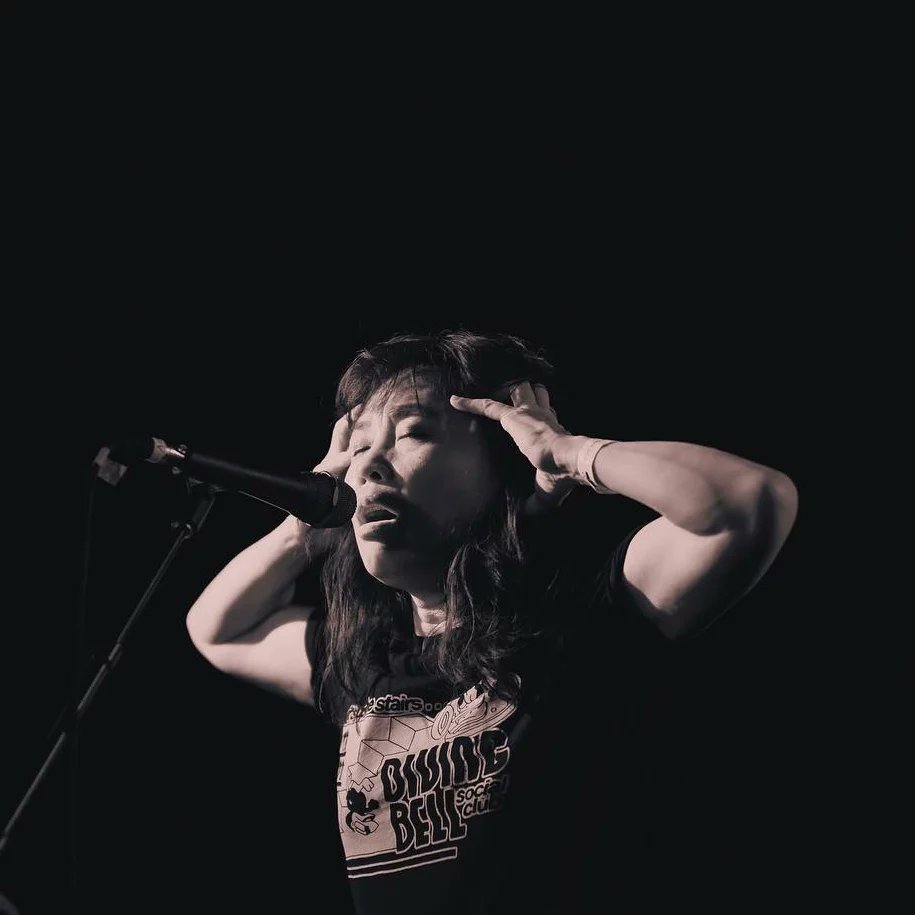 sookyinlee's tweet photo. Praise live performance photographers who frame interesting moments! 1📸 @photogmusic 📸2&amp;3 @curtisperry  @debaserlives @SAWGallery  Ottawa , 📸4 process pic  @Fudagraphy , The Diving Bell Social Club / Club Social Le Scaphandre Blue @BSTB , Montreal https://t.co/GTK29zMvTq