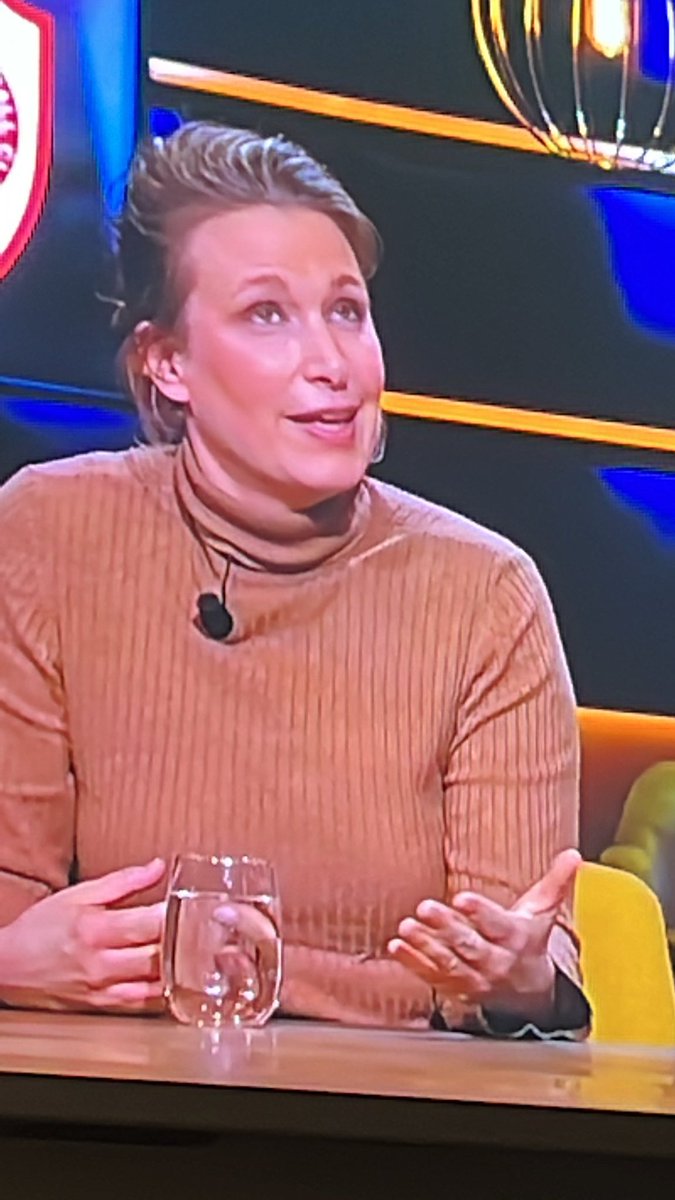MoBoutac's tweet photo. Wat zegt ze nou? Want buiten België zou ze het niet erg vinden? @op1npo  #op1 @NPO1 https://t.co/90KO7P7oQx
