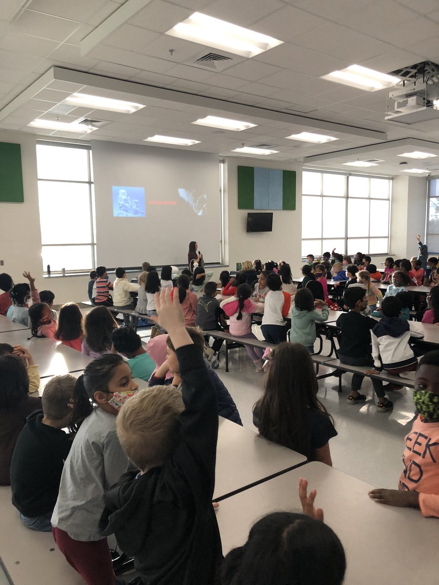 We had so much fun in first grade today learning from author AND scientist <a href="/ErinKTeagan/">Erin Teagan</a> Thank you so much for the fun experiment! <a href="/MsWileyGPES/">De'Arberge Wiley</a> <a href="/GoshenPostES/">Goshen Post ES</a> #GoGPGators