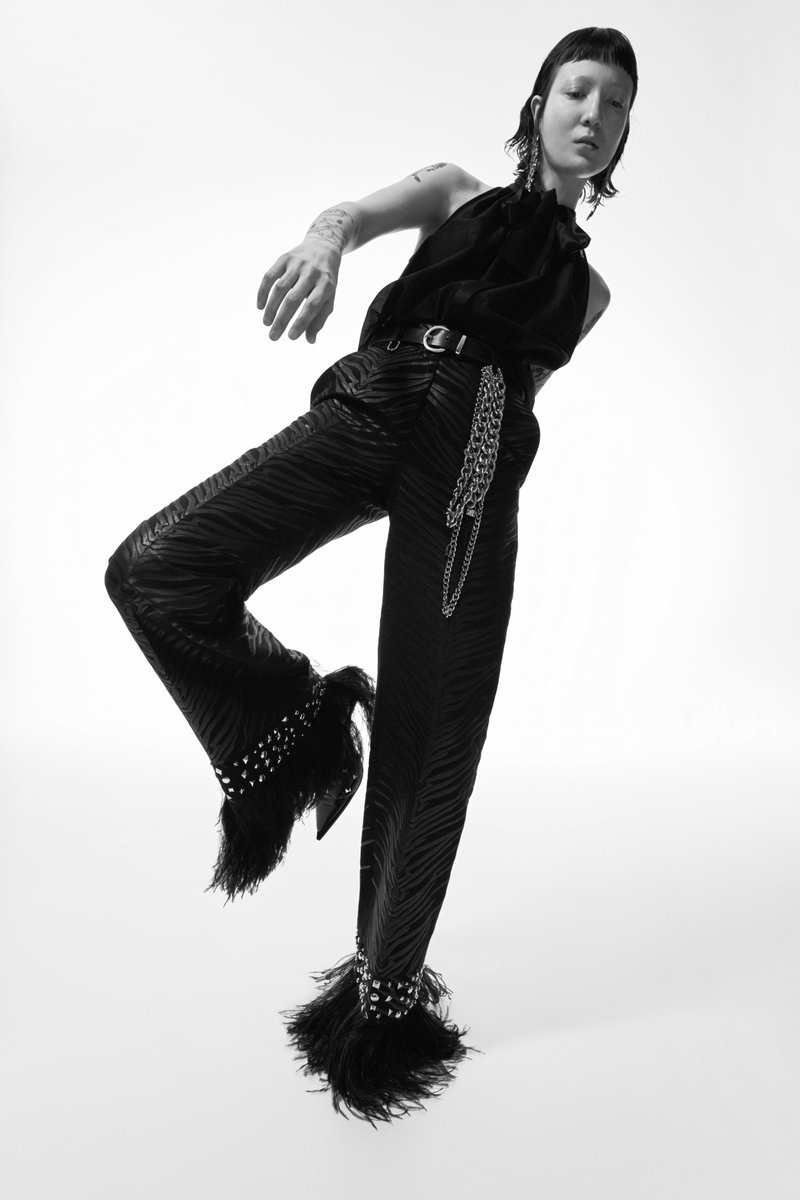 JRichmondstyle's tweet photo. Presenting the new Spring-Summer 22.
In store next week, punk and rock attitude as seasonal best trend.

#LegendsLiveForever #JohnRichmond #ShibaJohnRichmond
#fashion #Rich #ss22 #JR https://t.co/tCGc3VDKXJ