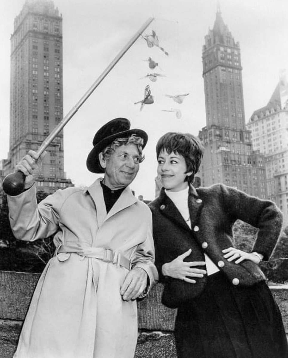 Now that’s #comedy. #HarpoMarx #CarolBurnett