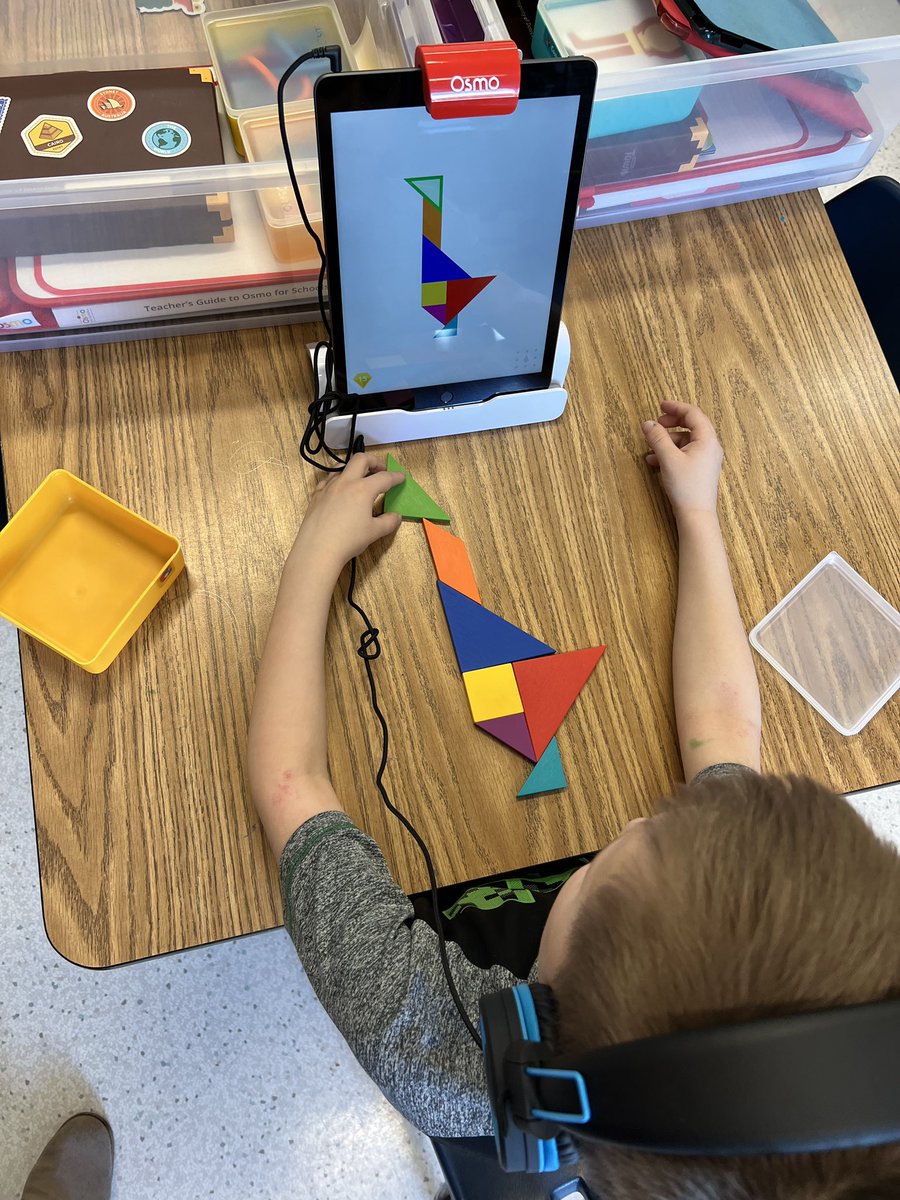 MissBotterill's tweet photo. We’ve been busy building, exploring, creating and learning! #Kindergarten #Engineers #Coding #LearningonTheLand @GlenAllanElem https://t.co/X8wktIqutm