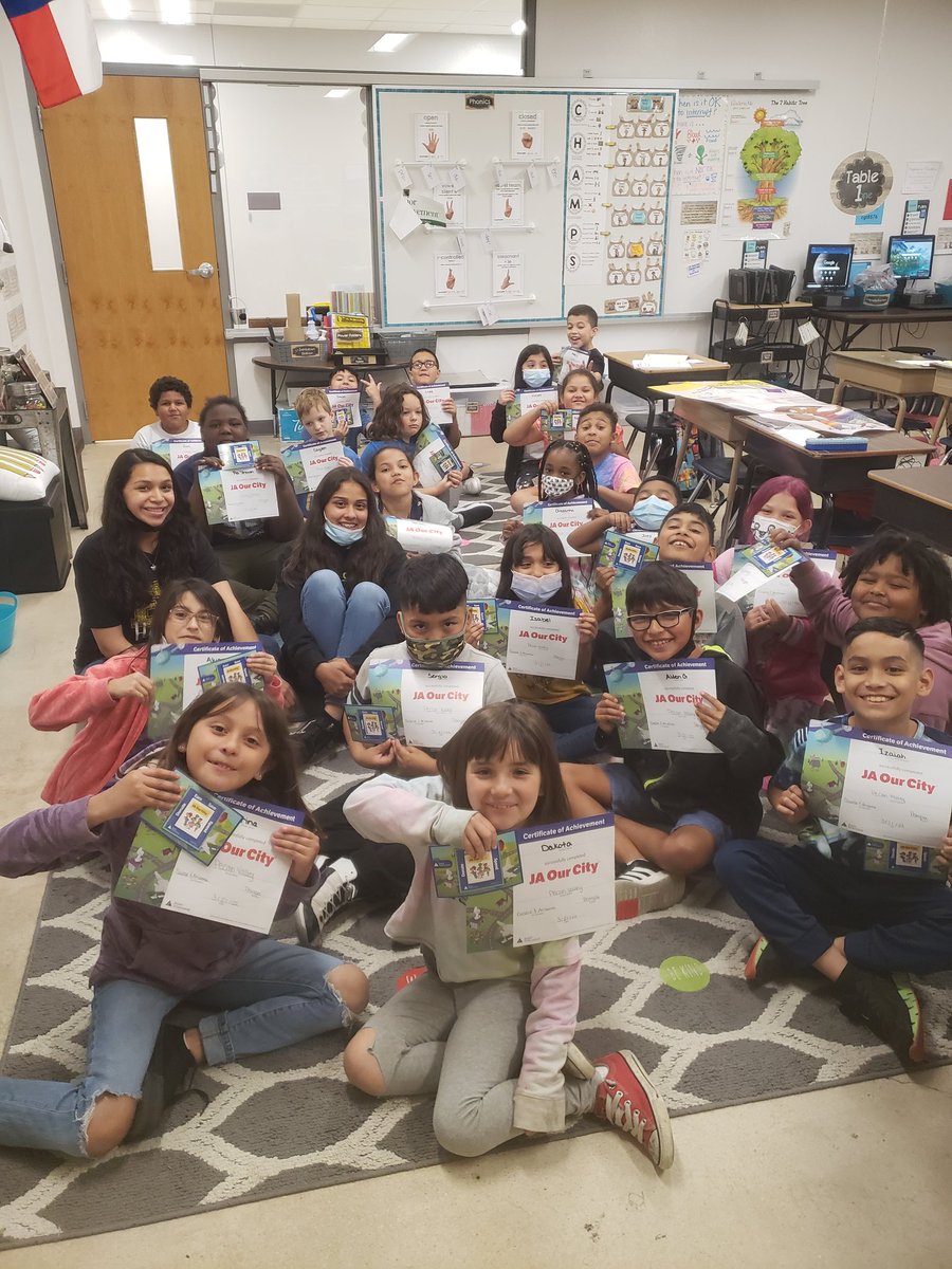 mrs_pompaclass's tweet photo. Junior Achievement fun!!! Thank you Miss G &amp; Miss A for teaching us about earning, saving, spending, and donating today. 💰💸💳🏦#pvlionpride #Pompa3rdgrade https://t.co/pbyscPUwUt