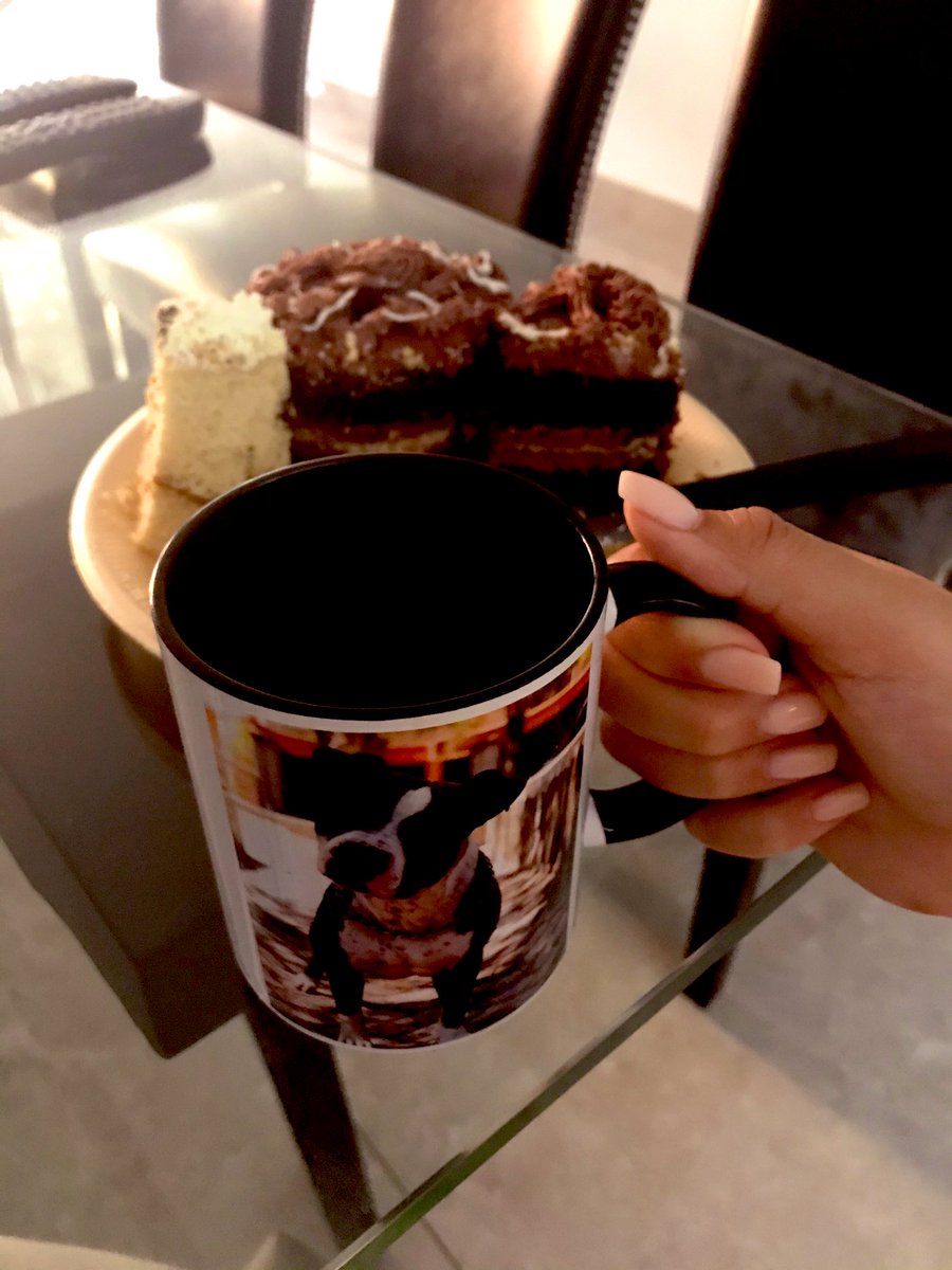 ChelaRojas23's tweet photo. Nada mejor que una tacita de café con un pedacito de pastel 😌👌🏻 https://t.co/Bgn8cocRMk