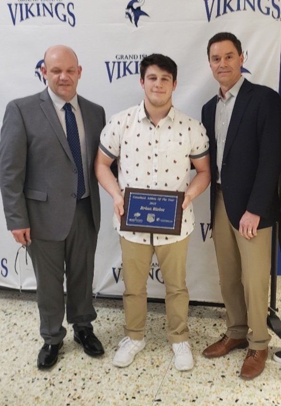 Nfmmc_at's tweet photo. NATM Alert! Tony Surace from NFMMC and Dr. Bill Wind from UBortho presented the 2022 Comeback Athlete of the Year award this afternoon at GIHS. This year's winners are Riley Decker and Brian Bielec from Grand Island. Congratulations to both of you!
#NATM #NATA #NFMMC #UBORTHO https://t.co/RDB0OzXD0s
