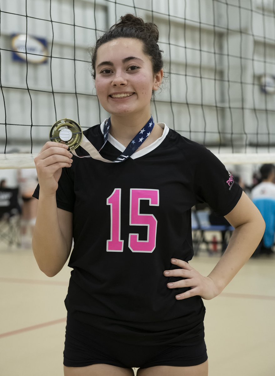 maggieclaire015's tweet photo. Had so much fun this weekend! Very happy with my teams performance in winning gold!
#volleyballrecruiting #volleyball #clubvolleyball #volleyballtournament #girlsvolleyball #ncaavolleyball #volleyballrecruit #libero #collegerecruiting  #recruiting https://t.co/LH8OgwxqA5