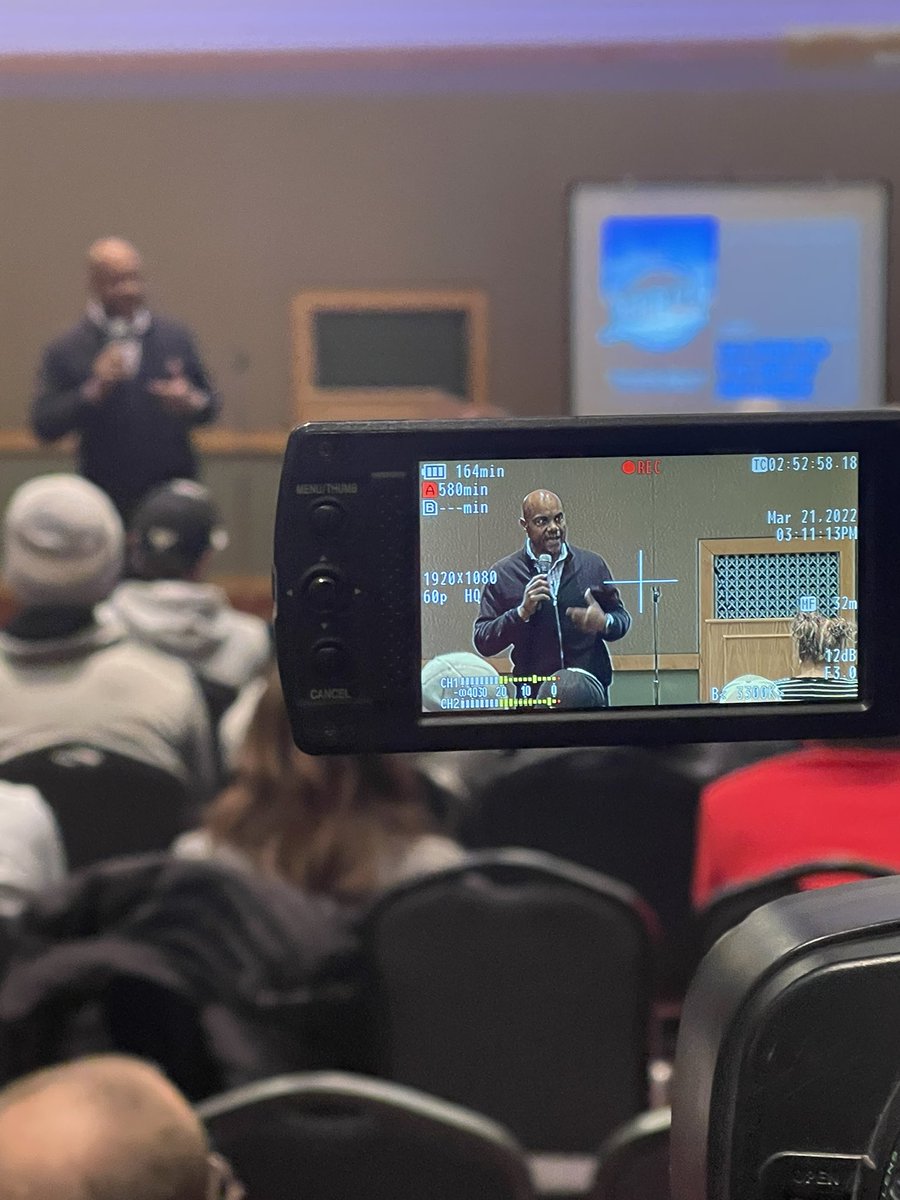 UNMLOBOS's tweet image. Huge thanks to #Lobo4Life Marcus Goodloe (@GoodieGoodloe) for speaking with our student-athletes today as a part of our LIFE program (Lobo Institute for Excellence)! Packed house! #GoLobos

HABITS!!!!