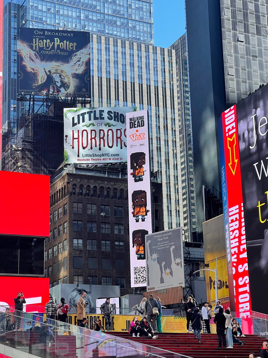 nftpunk's tweet photo. VOX in Times Square! @GoGalaGames #VOX #TWD https://t.co/KTXFNaLfzC