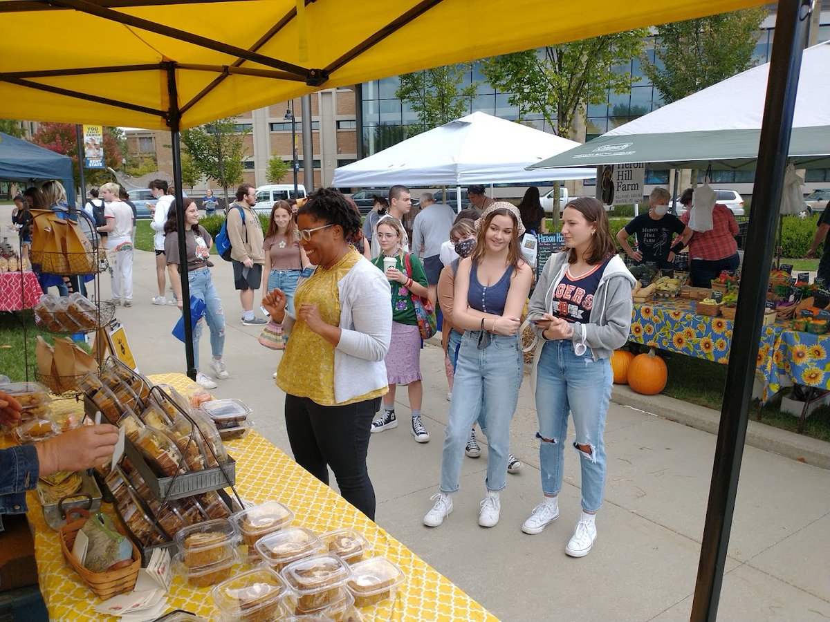 haymakermarket's tweet photo. Kent State Farmers Market (3/22 &amp; 4/26) with 30 vendors, artists, and campus orgs bringing the Market to campus! Live music, free parking, cash &amp; cards accepted (FlashCash, credit/debit, SNAP). At the DI Hub, 4-7pm. https://t.co/7JyCX9S5W7 https://t.co/7kPmecXWZ5