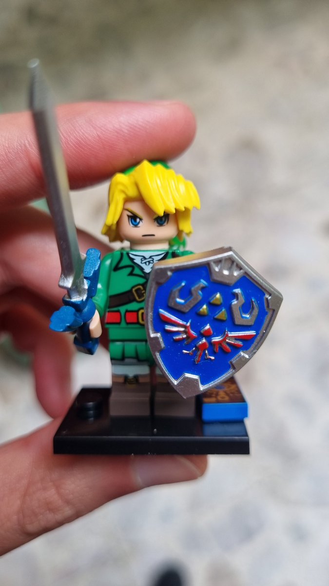 kristensenargh's tweet photo. ¡Ostias! Qué buen trabajo hacen los chinos #thelegendofzelda #ocarinaoftime #fakelego https://t.co/UagP5wDzPL