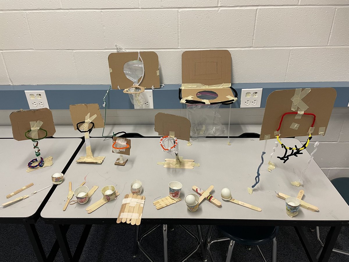 We had lots of creative March Madness projects in the Makerspace today. Thanks for collaborating <a href="/MrsSpencerKM/">Rachel Spencer</a> <a href="/SkolOle/">Joel Olson</a>!@carlyandadam <a href="/KMElem/">KM Elementary School</a>